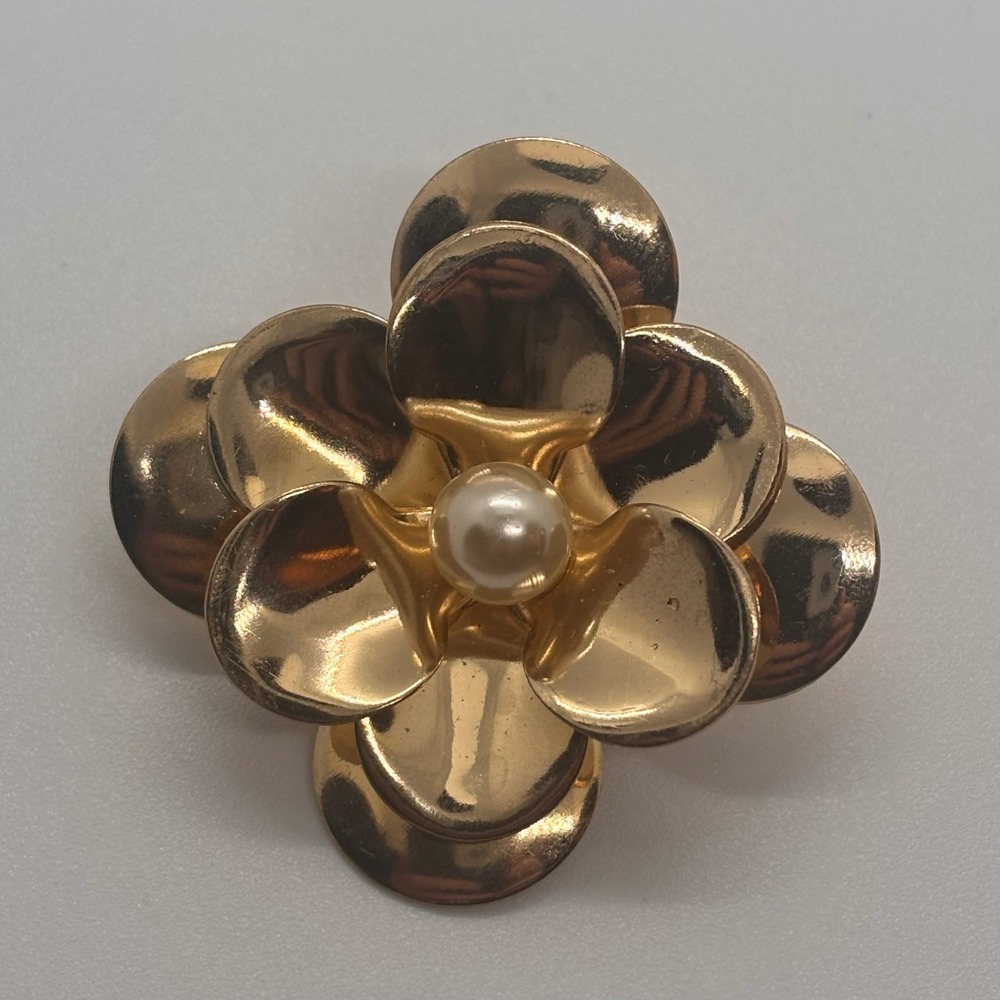 VTG‎ Flower Brooch Faux Pearl Center Camellia Style Pin Accessory
